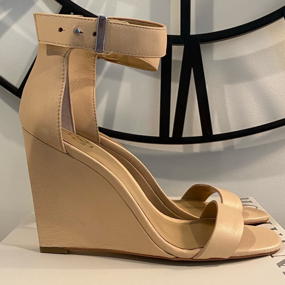 Fits like size 6! Ann Taylor Wedges.